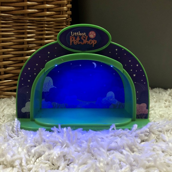 Littlest Pet Shop Toys Hasbro Littlest Pet Shop Lightup Dome Cozy